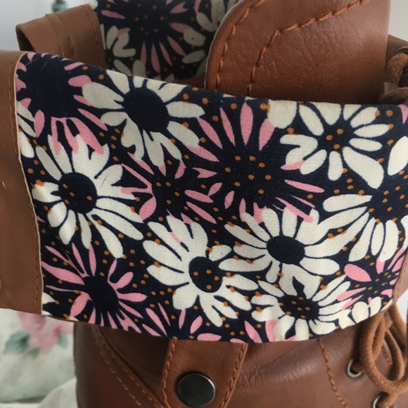 Travel Enthusiast Convertible Boots, Tan, Womens 7 - Picture 8 of 8